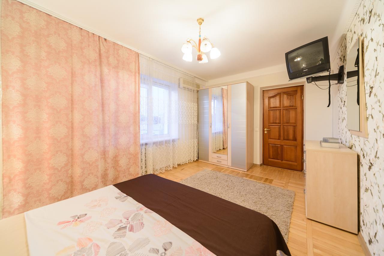 Apartment On Lesi Ukrainky Blvd Kyiv Exterior photo